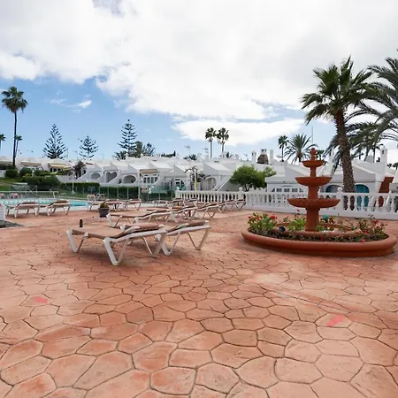 Spacious 2br Bungalow Private Solarium & Pool Holiday home