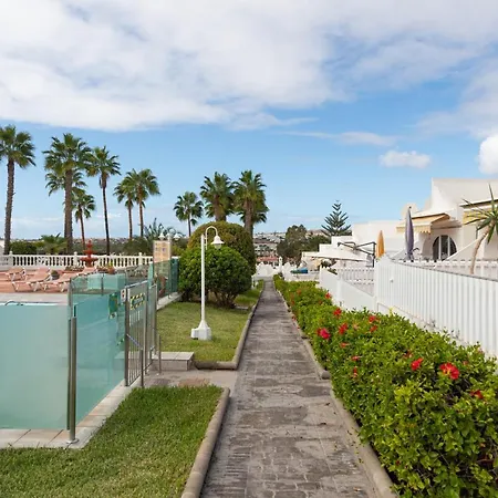 Spacious 2br Bungalow Private Solarium & Pool Holiday home
